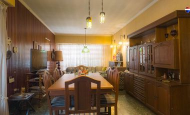 VENTA CASA 4 AMB COCHERA PATIO PARRILLA