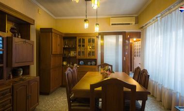 VENTA CASA 4 AMB COCHERA PATIO PARRILLA