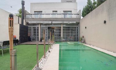 VENTA CASA 5 AMB RAMOS MEJIA LOTE PROPIO PISCINA