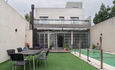 VENTA CASA 5 AMB RAMOS MEJIA LOTE PROPIO PISCINA
