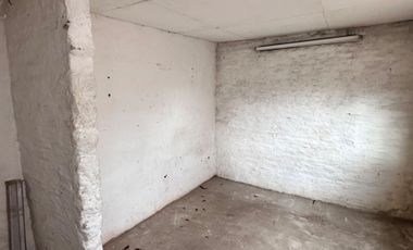 ALQUILER CASA 4 AMBIENTES CON COCHERA CASTELAR