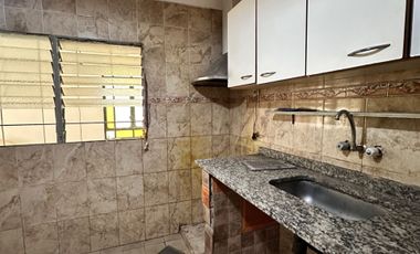 ALQUILER CASA 4 AMBIENTES CON COCHERA CASTELAR