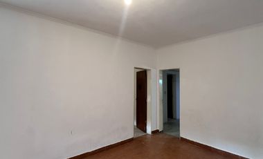 ALQUILER CASA 4 AMBIENTES CON COCHERA CASTELAR