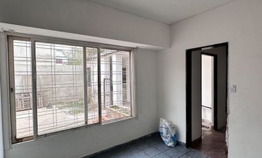 ALQUILER CASA 4 AMBIENTES CON COCHERA CASTELAR