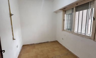ALQUILER CASA 4 AMBIENTES CON COCHERA CASTELAR