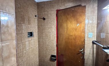 ALQUILER CASA 4 AMBIENTES CON COCHERA CASTELAR