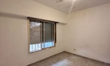 ALQUILER CASA 4 AMBIENTES CON COCHERA CASTELAR