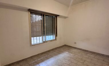 ALQUILER CASA 4 AMBIENTES CON COCHERA CASTELAR