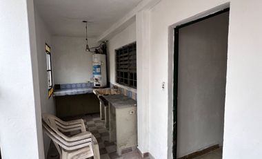 ALQUILER CASA 4 AMBIENTES CON COCHERA CASTELAR