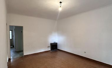 ALQUILER CASA 4 AMBIENTES CON COCHERA CASTELAR