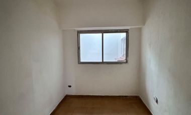 ALQUILER CASA 4 AMBIENTES CON COCHERA CASTELAR