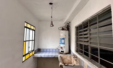 ALQUILER CASA 4 AMBIENTES CON COCHERA CASTELAR