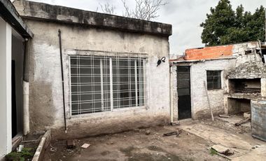ALQUILER CASA 4 AMBIENTES CON COCHERA CASTELAR