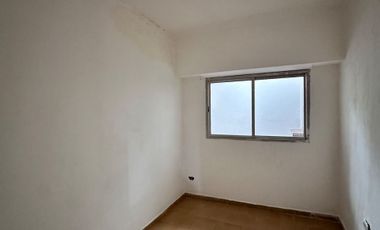 ALQUILER CASA 4 AMBIENTES CON COCHERA CASTELAR