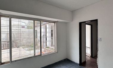 ALQUILER CASA 4 AMBIENTES CON COCHERA CASTELAR