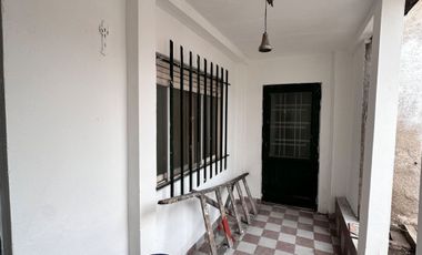ALQUILER CASA 4 AMBIENTES CON COCHERA CASTELAR
