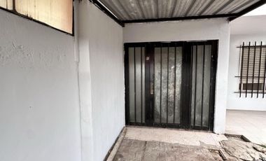 ALQUILER CASA 4 AMBIENTES CON COCHERA CASTELAR