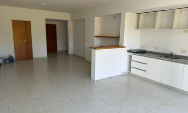 Departamento en alquiler sobre Av. Maipu .