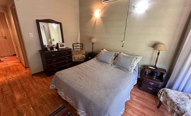 CASA 4 AMBIENTES B. CERRADO HURLINGHAM APTO CRED.