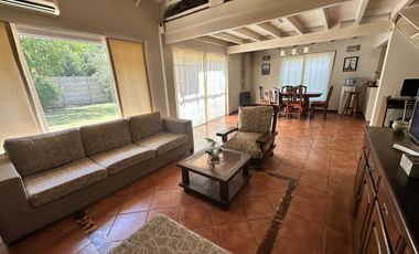 CASA 4 AMBIENTES B. CERRADO HURLINGHAM APTO CRED.
