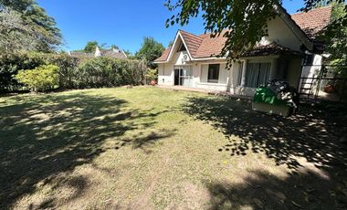 CASA 4 AMBIENTES B. CERRADO HURLINGHAM APTO CRED.