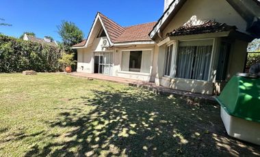CASA 4 AMBIENTES B. CERRADO HURLINGHAM APTO CRED.