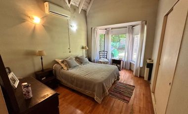 CASA 4 AMBIENTES B. CERRADO HURLINGHAM APTO CRED.