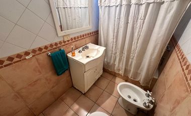 CASA 4 AMBIENTES B. CERRADO HURLINGHAM APTO CRED.