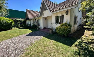 CASA 4 AMBIENTES B. CERRADO HURLINGHAM APTO CRED.
