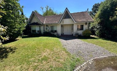 CASA 4 AMBIENTES B. CERRADO HURLINGHAM APTO CRED.