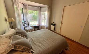 CASA 4 AMBIENTES B. CERRADO HURLINGHAM APTO CRED.
