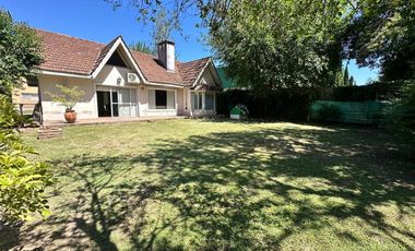 CASA 4 AMBIENTES B. CERRADO HURLINGHAM APTO CRED.