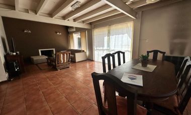 CASA 4 AMBIENTES B. CERRADO HURLINGHAM APTO CRED.