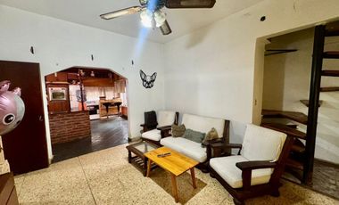 VENTA CASA 4 AMBIENTES HURLINGHAM ACEPTA  PERMUTA