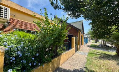 VENTA CASA 4 AMBIENTES HURLINGHAM ACEPTA  PERMUTA