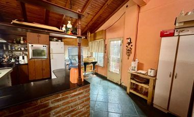 VENTA CASA 4 AMBIENTES HURLINGHAM ACEPTA  PERMUTA
