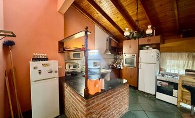 VENTA CASA 4 AMBIENTES HURLINGHAM ACEPTA  PERMUTA