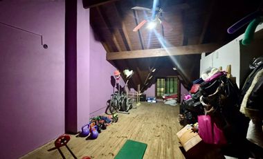 VENTA CASA 4 AMBIENTES HURLINGHAM ACEPTA  PERMUTA