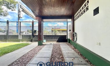 ALQUILER CASA 3 AMBIENTES C/COCHERA AMOBLADA