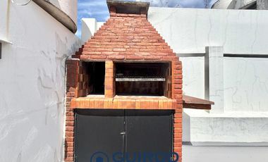 ALQUILER CASA 3 AMBIENTES C/COCHERA AMOBLADA