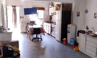 CASA 4 AMBIENTES EN MORON A REFACCIONAR