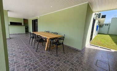 CASA QUINTA EN VENTA MORADAS 2 MAXIMO PAZ CON PILE