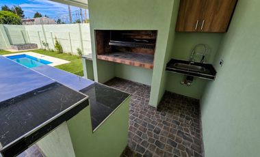 CASA QUINTA EN VENTA MORADAS 2 MAXIMO PAZ CON PILE