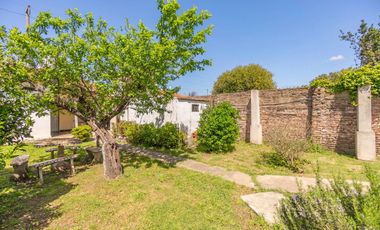 CASA CON AMPLIO LOTE VENTA, BURZACO. APTO CREDITO