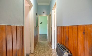 CASA CON AMPLIO LOTE VENTA, BURZACO. APTO CREDITO