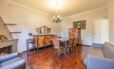 CASA CON AMPLIO LOTE VENTA, BURZACO. APTO CREDITO