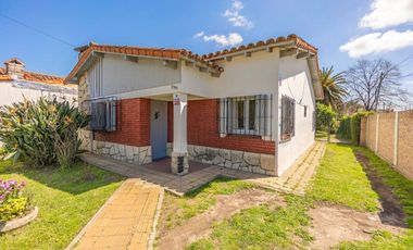 CASA CON AMPLIO LOTE VENTA, BURZACO. APTO CREDITO