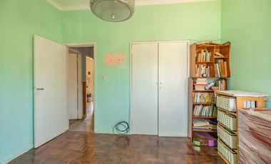 CASA CON AMPLIO LOTE VENTA, BURZACO. APTO CREDITO