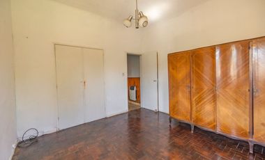 CASA CON AMPLIO LOTE VENTA, BURZACO. APTO CREDITO