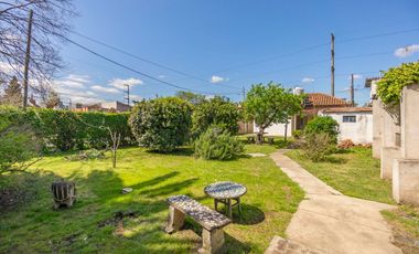 CASA CON AMPLIO LOTE VENTA, BURZACO. APTO CREDITO